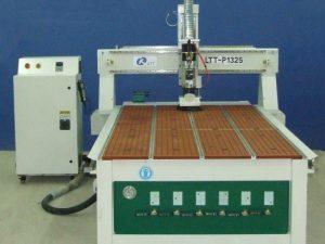 LTT-P1325В (SD) Фрезерный станок с ЧПУ с полуавтоматической сменой инструмента
