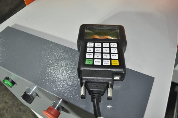 Фрезерный станок с ЧПУ LTT-1630АH с вакуумным столом, гибридным приводом и DSP-пультом